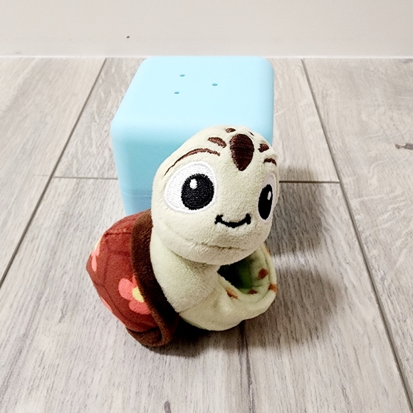 Disney Toys Disney Cutie Cuff Steering Wheel Buddy Squirt From